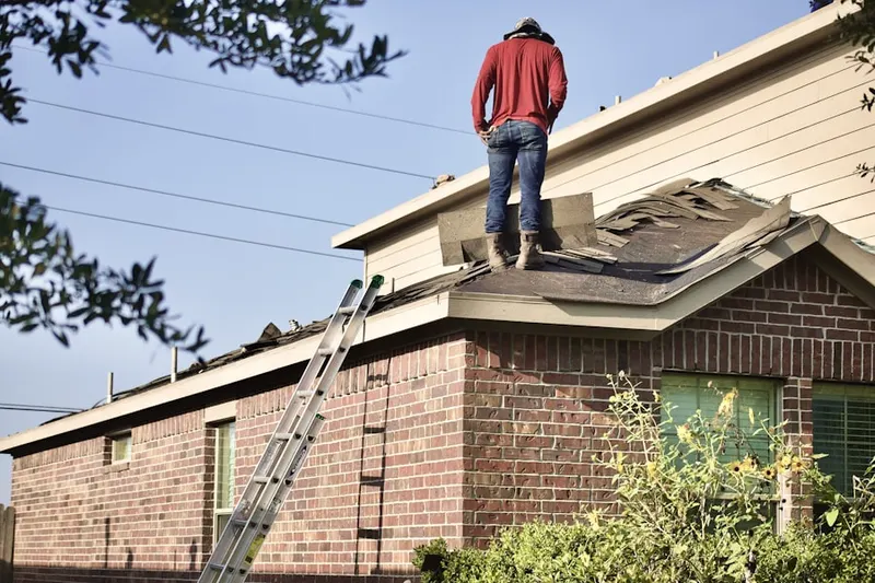 Professional roofer working on a residential roof in Friedenthal
